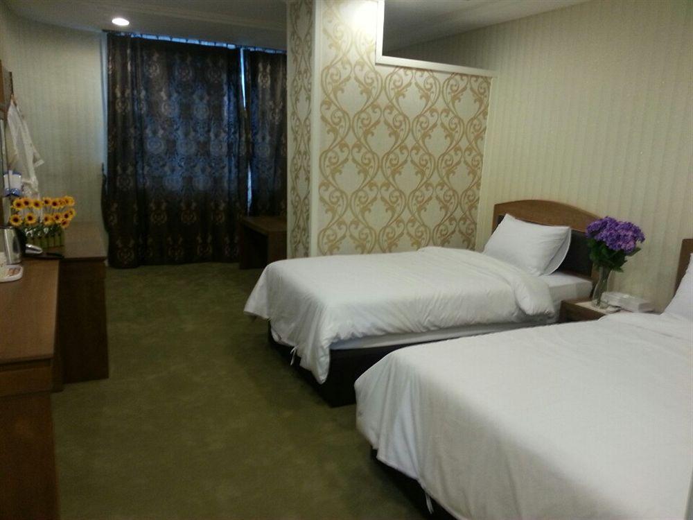 Amber Hotel Jeju Exterior photo